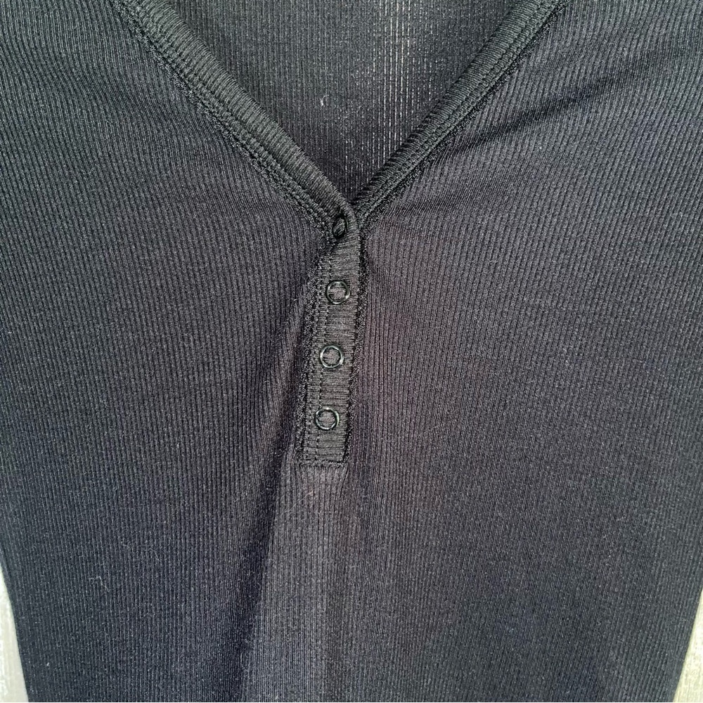 American Eagle Black Ribbed V Neck - Picture 3 of 5